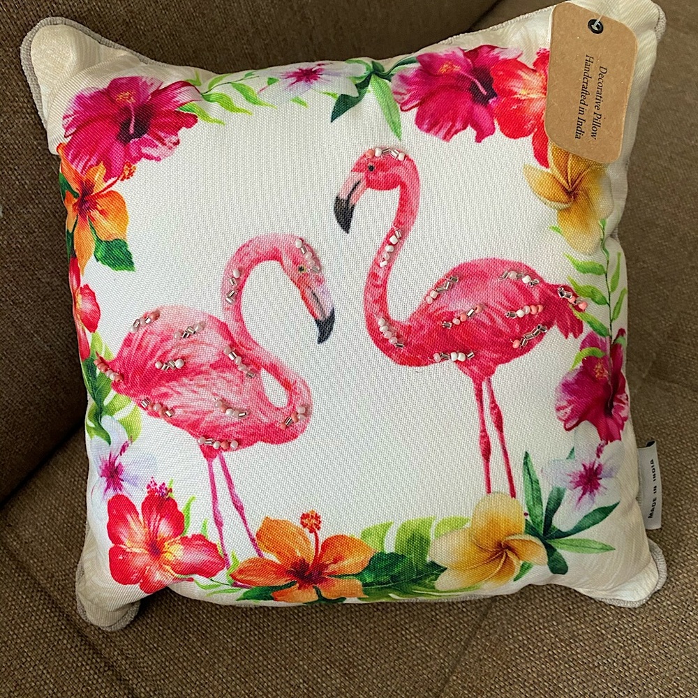 New never used pillow with tag ! Unique !